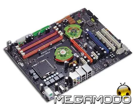 Scheda madre ECS PN1 SLI2, processore Core2 Extreme e chipset nForce 590 SLI