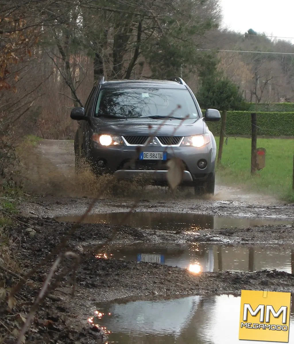Nuovo Mitsubishi Outlander, prova su strada
