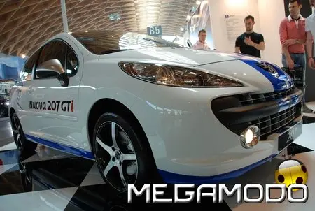 Peugeot 207 GTi con cerchi MAK Fever 5 R Mirror