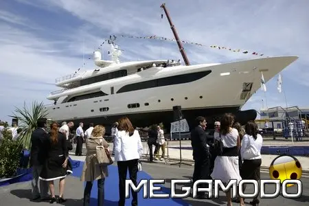 Emerald Star, primo 43 metri in composito