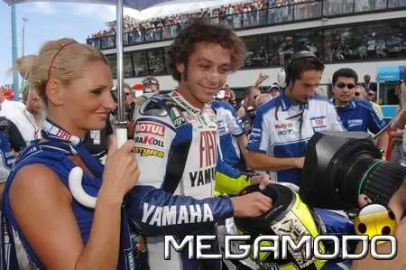 Che disastro a Misano, Rossi costretto al ritiro