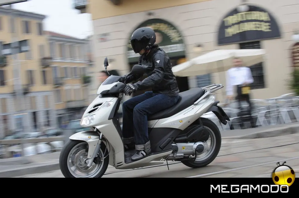 Nuovo Aprilia SportCity Cube 125/200/300, prova su strada