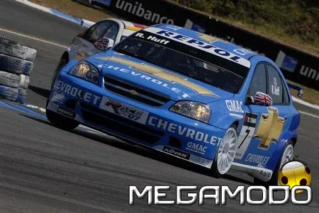 Rob Huff ed Alain Menu cercano la vittoria in casa