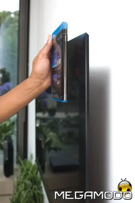 Sony Bravia ZX1, il TV LCD più sottile al mondo