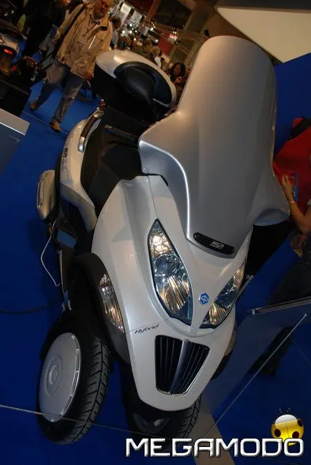 Piaggio Mp3 Hybrid all'EICMA