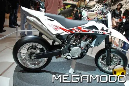 Nuova Husqvarna SM 450 RR e SM 530 RR