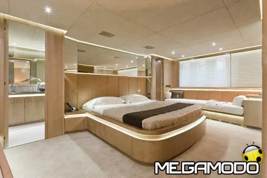 Pershing 115', maxi yacht di ben 35 metri