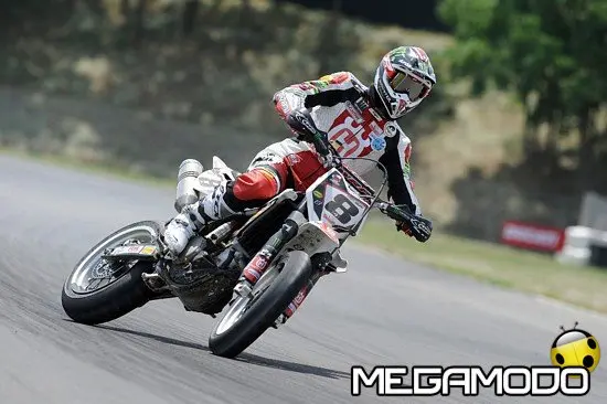 Supermoto italiano, weekend all'ultimo giro per Chareyre