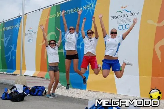 La bandiera italiana sventola sul Villaggio Mediterraneo