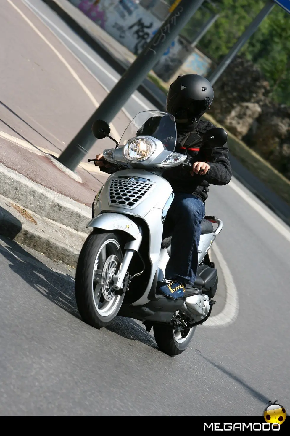 Nuovo Aprilia Scarabeo 125/200 i.e., prova su strada