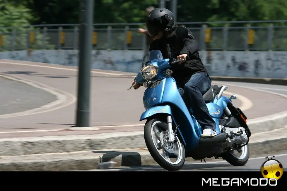 Nuovo Aprilia Scarabeo 50 4Valvole, prova su strada