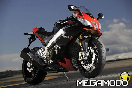 Marco Simoncelli prova Aprilia RSV4 SBK 