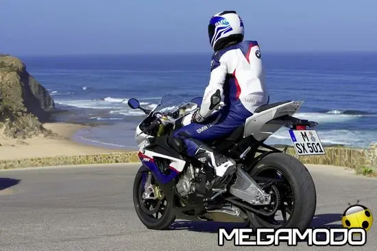 Collezione BMW DoubleR, abbigliamento per la pista 