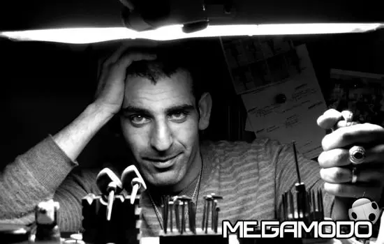 Manuel Bozzi griffa il 20° anniversario di Premiere Classe