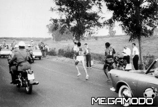 Moto Guzzi come 50 anni fa con Abebe Bikila 