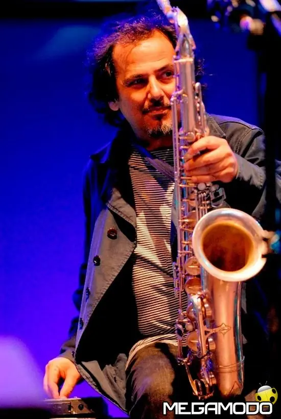 Enzo Favata, concerti sardi per i cassaintegrati Vinyls