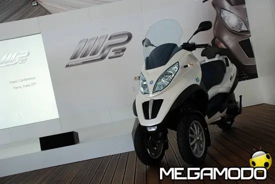 Presentato a Parigi il nuovo Piaggio Mp3 Hybrid 300ie