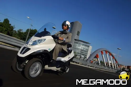 Piaggio MP3 Tour nei locali più alla moda