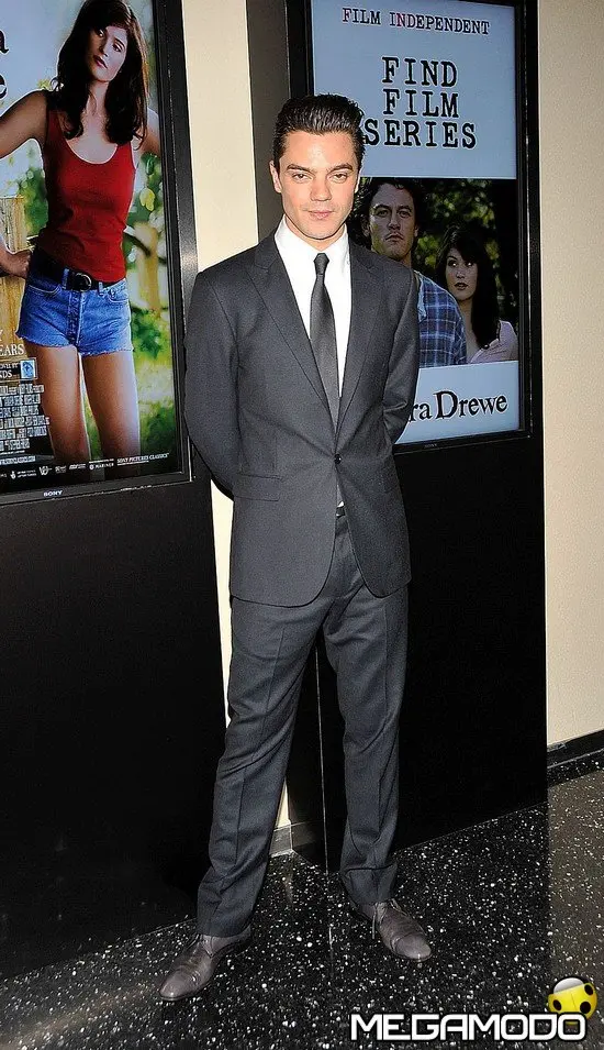 Calvin Klein Collection ha vestito Dominic Cooper