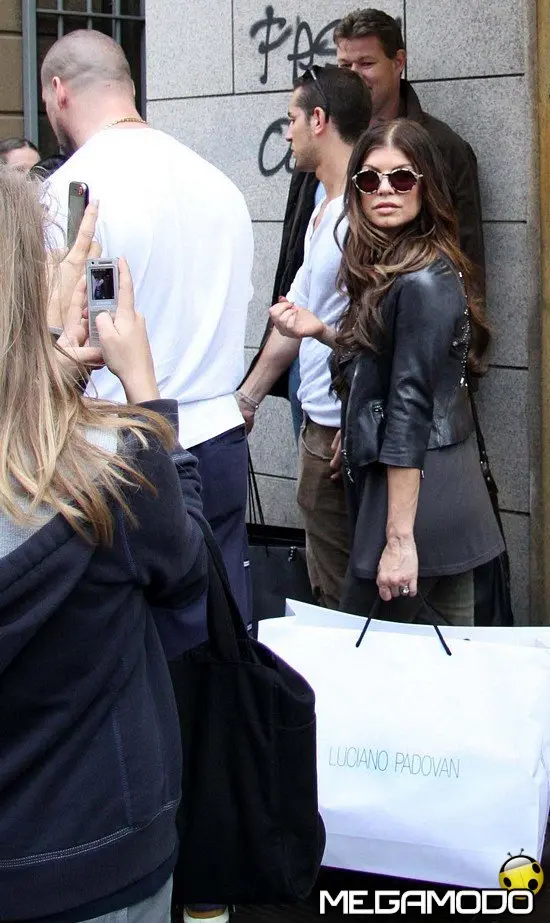 Fergie alla boutique di Luciano Padovan