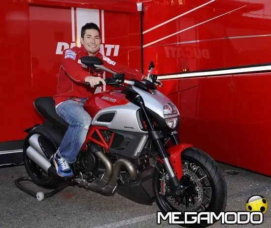 Anche Nicky Hayden affascinato dal Ducati Diavel