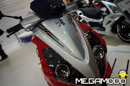 H2i, la nuova motorizzazione 50 iniezione 2T Peugeot Scooter