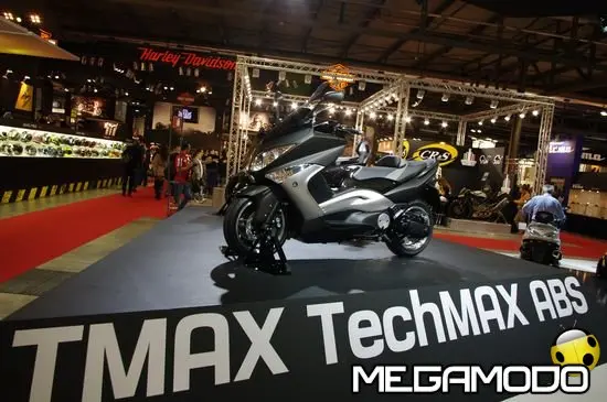 Yamaha TMAX TECH MAX, un TMAX come non si era mai visto
