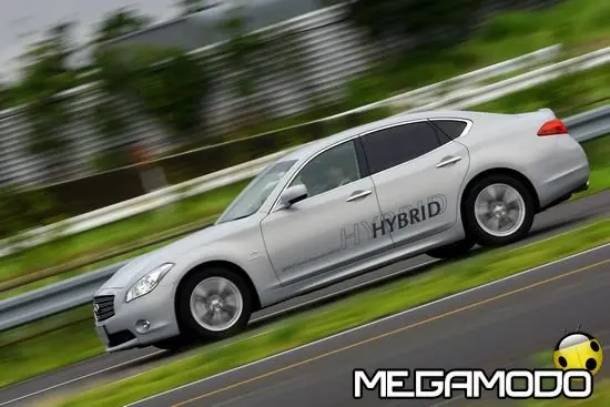 Infiniti M35h, prima ibrida con sistema di avviso acustico per i pedoni