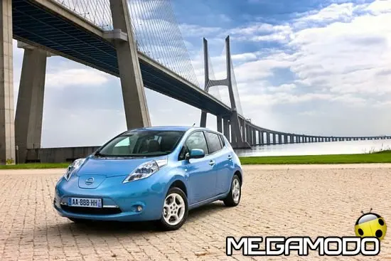 Nissan nella storia, consegnata la prima LEAF