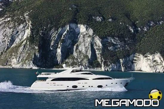 Ferretti Custom Line 112' NEXT in Cina