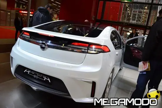 Opel Ampera, inizia la mobilità del futuro