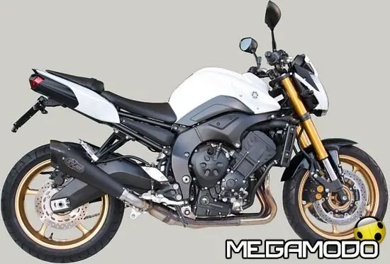 Exan X-Black e Yamaha FZ8, punta sul nero