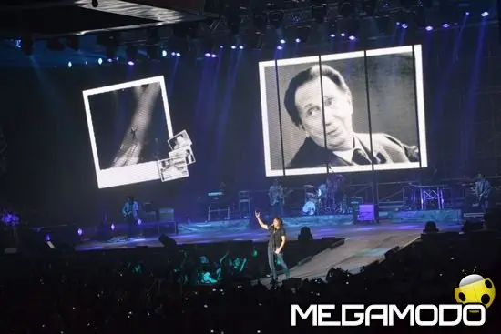 Ligabue torna in vetta alla classifica