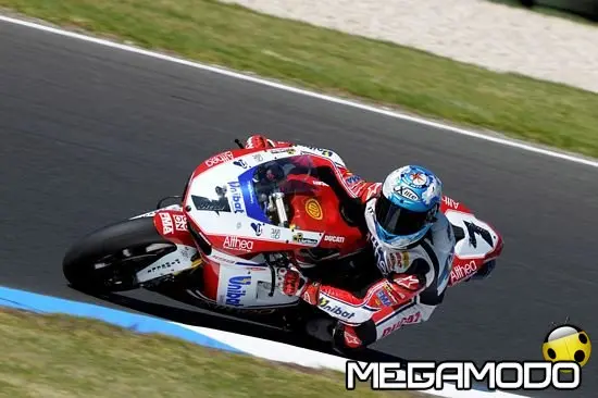 Carlos Checa di un soffio su Max Biaggi in Superpole  