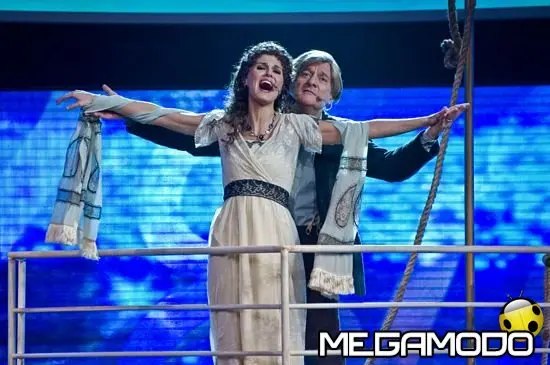 Claudio e Paola si esibiscono nella parodia di Titanic