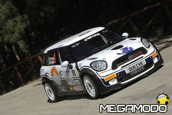 Andrea Navarra ragala la prima vittoria al duo Mini-Pirelli