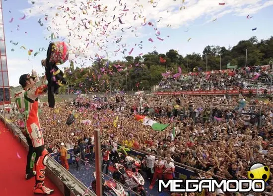 Mondiale SBK, tifosi a Monza con Aprilia Racing