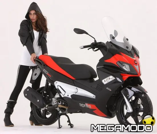 Aprilia SR Max 125 e 300, lo scooter per il gran turismo