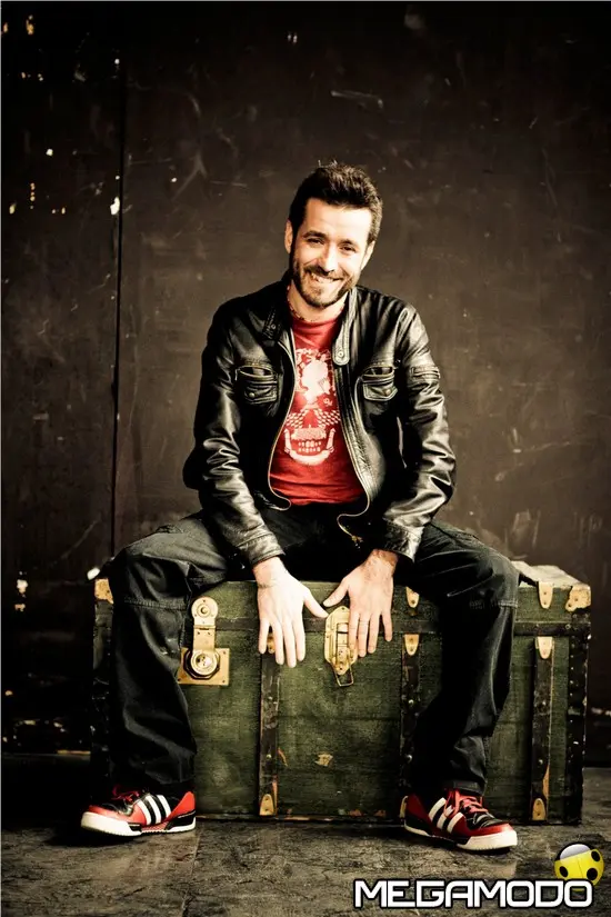 Daniele Silvestri attore-marionetta nel nuovo videoclip