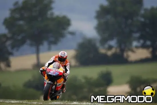 Stoner abbatte il record del Mugello