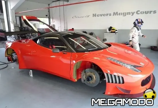 Max Mugelli sulla Ferrari GT3 nella Blancpain Endurance Series a Magny Cours