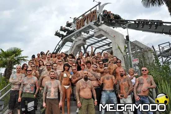 Tatuati estremi a Gardaland per sfidare Raptor