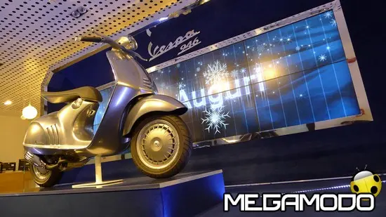 Vespa 946 nel cuore di Milano