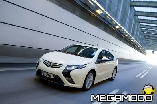 Opel Ampera, prestazioni dinamiche e design futuristico