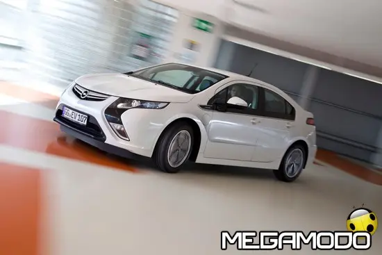 Opel Ampera in finale per Auto dell'Anno 2012