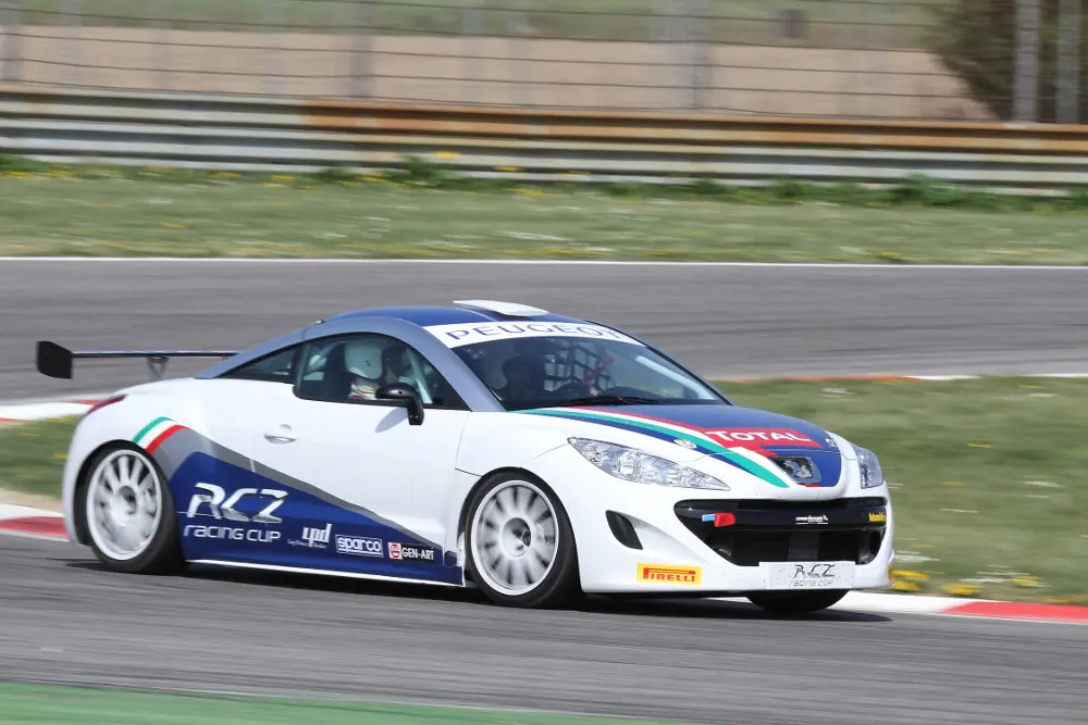 Peugeot RCZ, la grintosa protagonista della RCZ Racing Cup Italia 2012