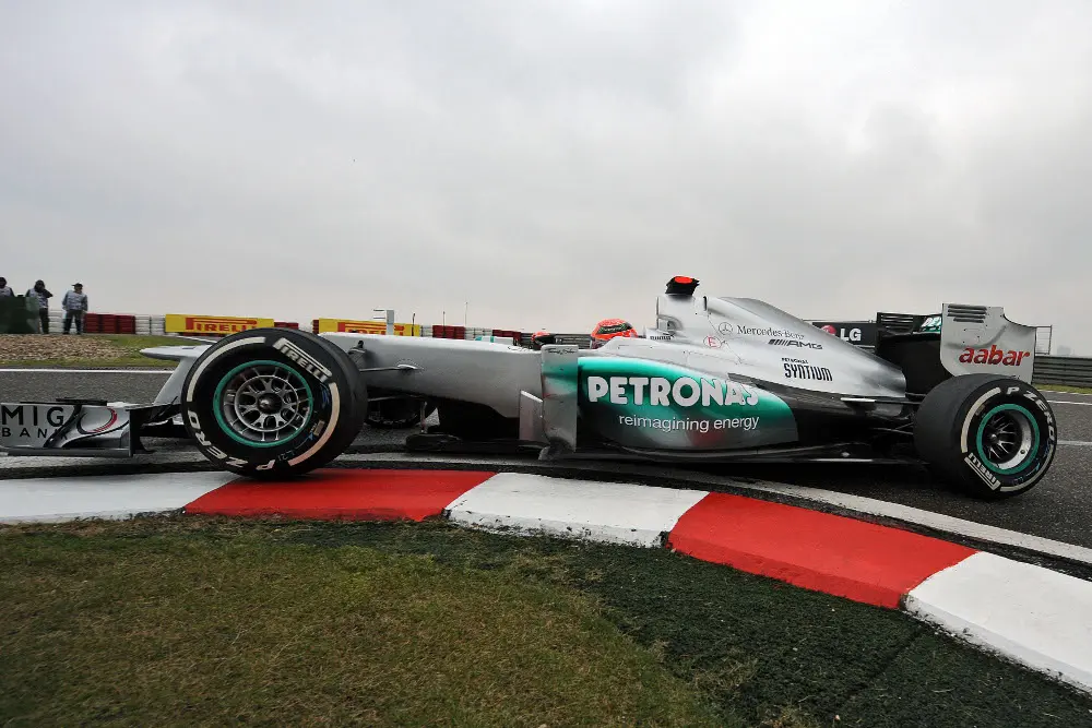 Schumacher con Pirelli P Zero Yellow soft stabilisce il miglior tempo in Cina 