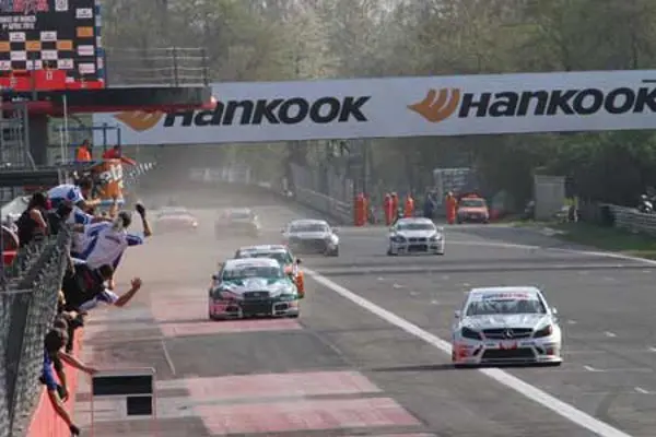 Hankook per i campionati italiani Superstars  e GT Sprint 