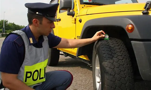 Polizia Stradale, Assogomma e Federpneus per “Vacanze Sicure 2012”