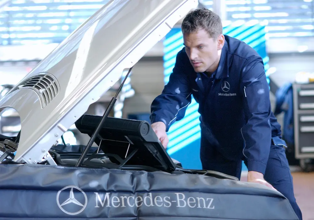 Mercedes-Benz FirstHand, il concorso online legato al Campionato Europeo di Calcio UEFA 2012